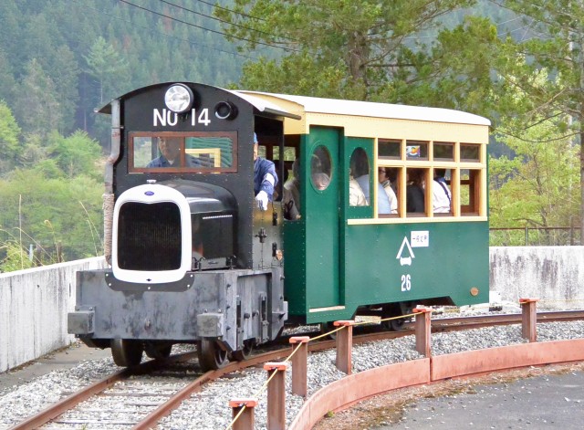あしおトロッコ館